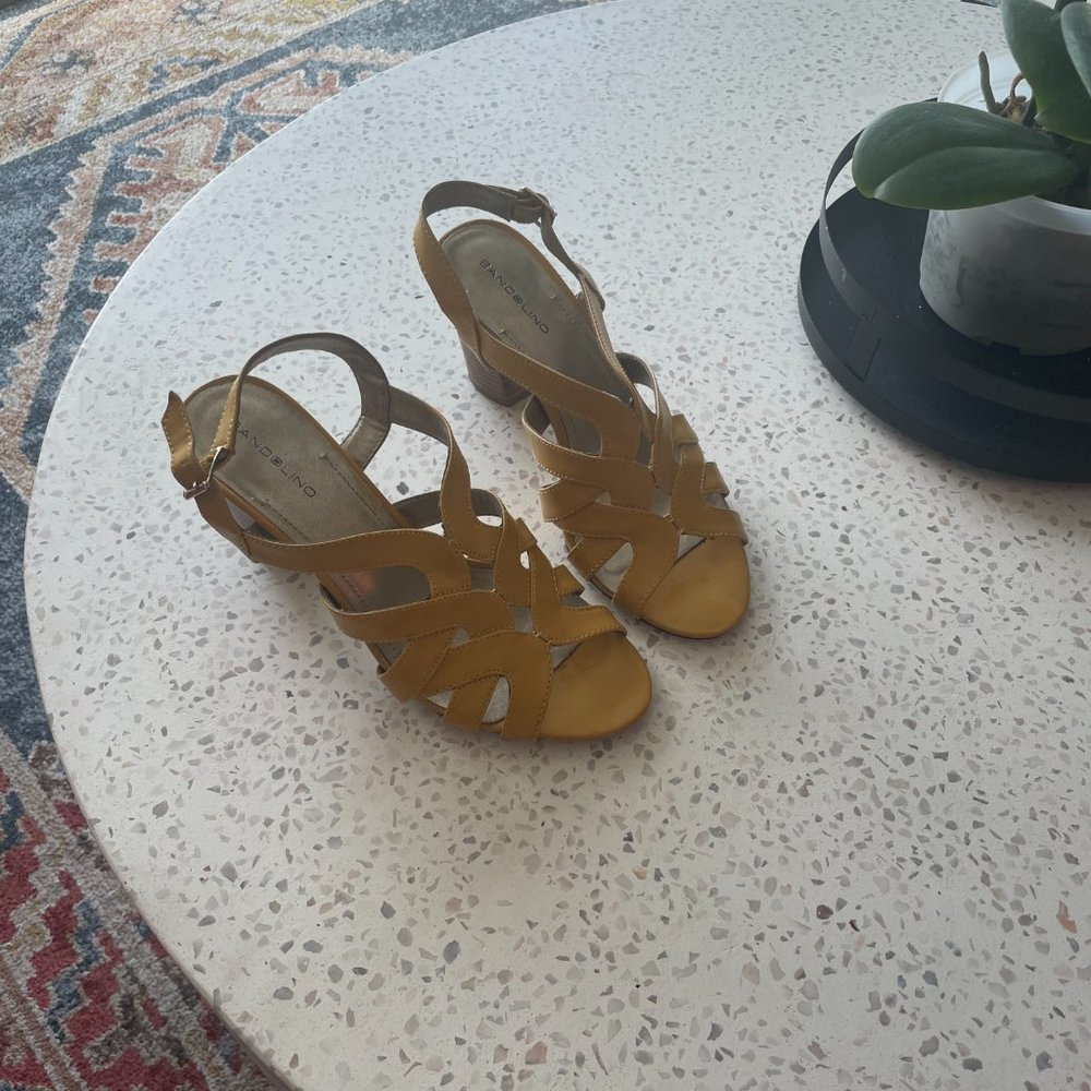 Yellow Bandolino Sandals - Picture 5 of 6